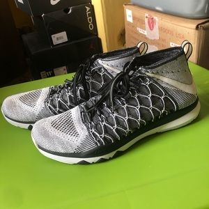 Nike Flyknit Mid Training sneakers, Mens 11.5